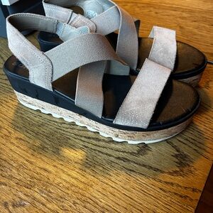 Sorel Beige and Black Sandals